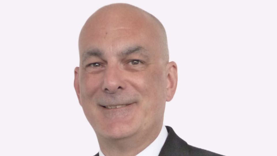 Simon Banks
